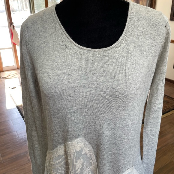 Mystree light gray sweater with lace bottom. - Picture 4 of 8